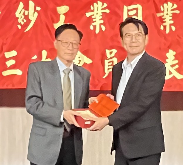 大立紡織柯駿科(由陳俊成先生代領)